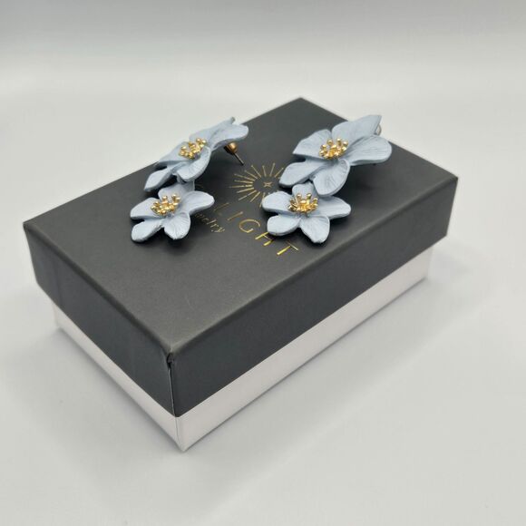 Spotlight Jewelry Accessories - Spotlight Jewelry Grey Metal Flower Stud Earrings